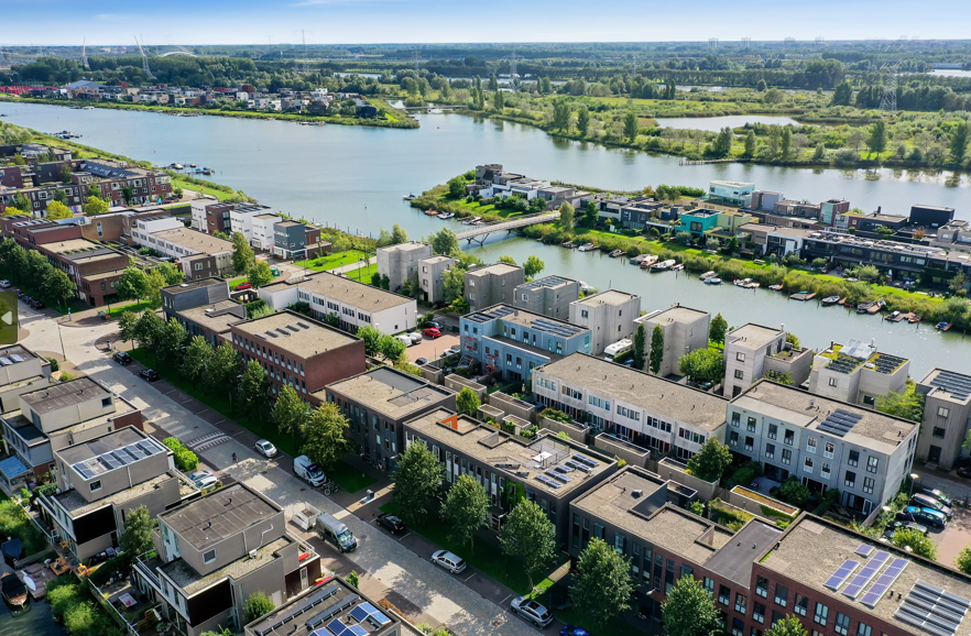 Het toenemende woningtekort daagt de Nederlandse huizenmarkt uit